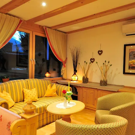 Alojamento de Acomodação e Pequeno-almoço Jasmin 3*